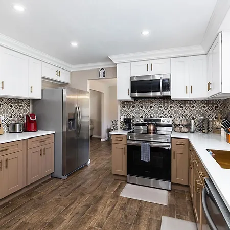 Spacious 4Br Home With Pool Bbq & Games